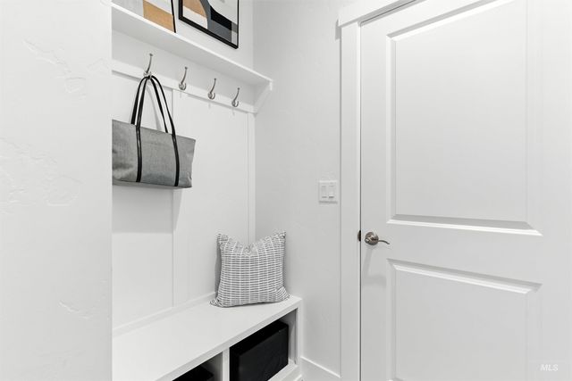 5868 N Static Line Ave, Meridian, ID 83646