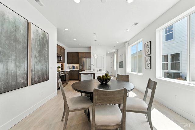 5868 N Static Line Ave, Meridian, ID 83646