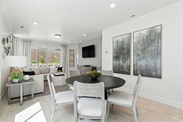 5868 N Static Line Ave, Meridian, ID 83646