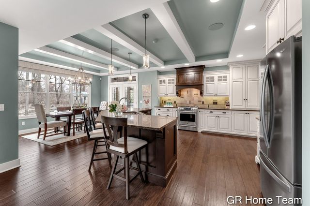 2520 Blackberry Lane NE, Grand Rapids, MI 49525