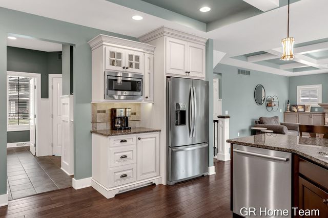 2520 Blackberry Lane NE, Grand Rapids, MI 49525