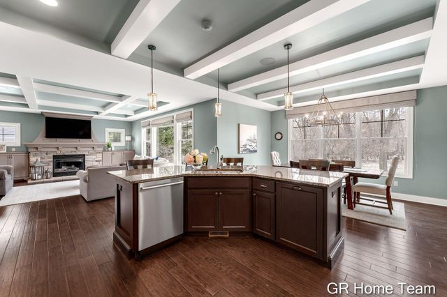 2520 Blackberry Lane NE, Grand Rapids, MI 49525