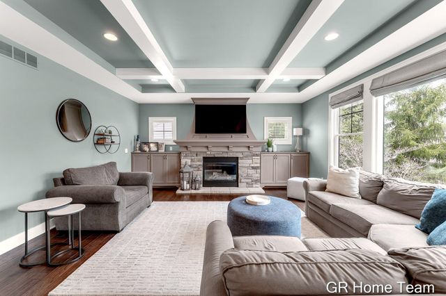 2520 Blackberry Lane NE, Grand Rapids, MI 49525