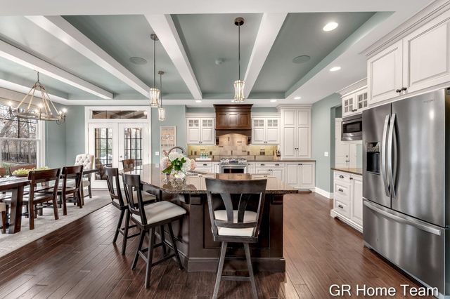 2520 Blackberry Lane NE, Grand Rapids, MI 49525