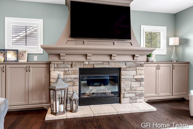 2520 Blackberry Lane NE, Grand Rapids, MI 49525