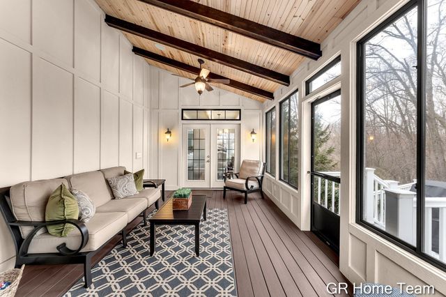 2520 Blackberry Lane NE, Grand Rapids, MI 49525