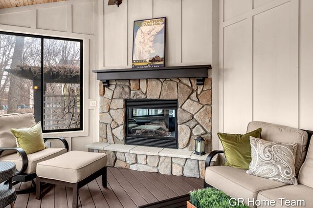 2520 Blackberry Lane NE, Grand Rapids, MI 49525