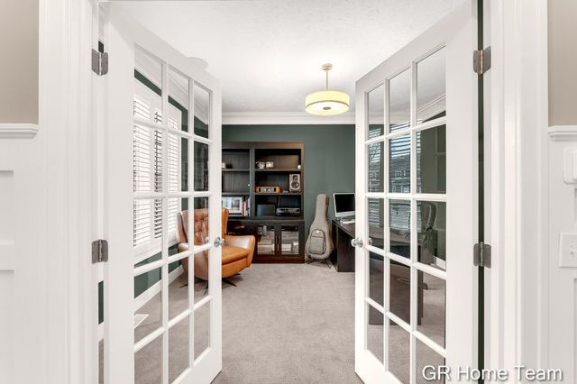 2520 Blackberry Lane NE, Grand Rapids, MI 49525