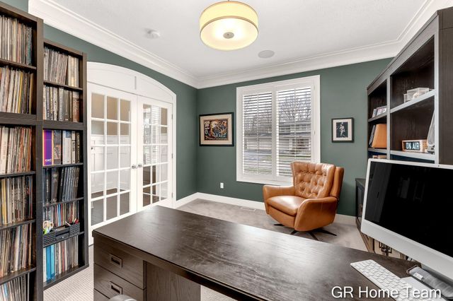 2520 Blackberry Lane NE, Grand Rapids, MI 49525