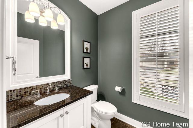 2520 Blackberry Lane NE, Grand Rapids, MI 49525