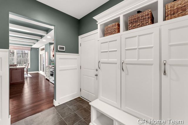 2520 Blackberry Lane NE, Grand Rapids, MI 49525