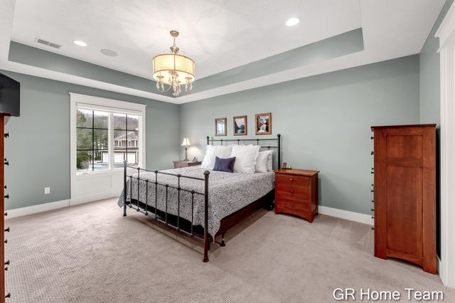 2520 Blackberry Lane NE, Grand Rapids, MI 49525