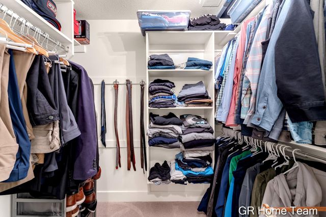 2520 Blackberry Lane NE, Grand Rapids, MI 49525