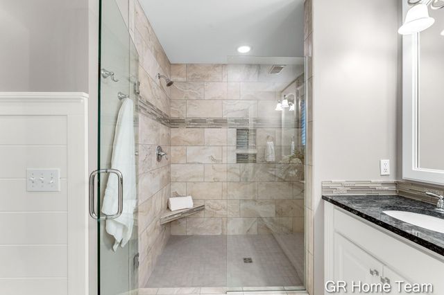 2520 Blackberry Lane NE, Grand Rapids, MI 49525