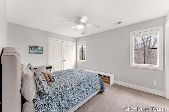 2520 Blackberry Lane NE, Grand Rapids, MI 49525