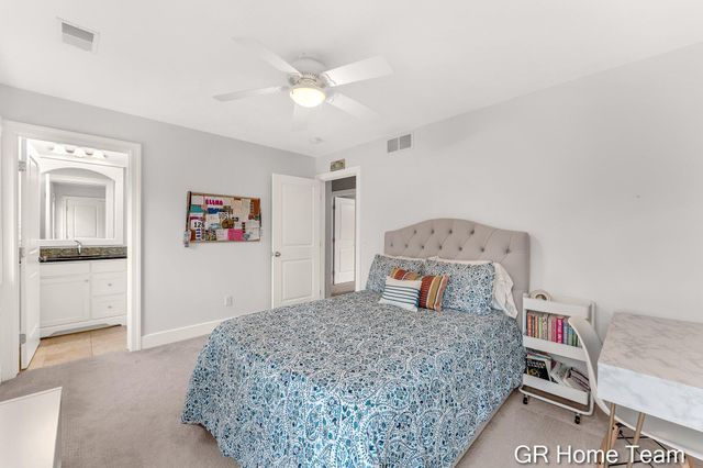 2520 Blackberry Lane NE, Grand Rapids, MI 49525