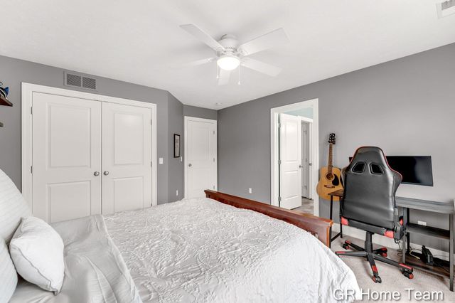 2520 Blackberry Lane NE, Grand Rapids, MI 49525