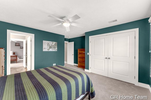 2520 Blackberry Lane NE, Grand Rapids, MI 49525