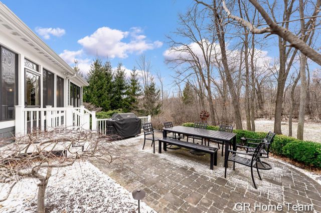 2520 Blackberry Lane NE, Grand Rapids, MI 49525