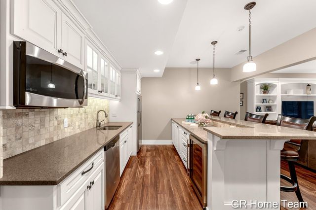 2520 Blackberry Lane NE, Grand Rapids, MI 49525