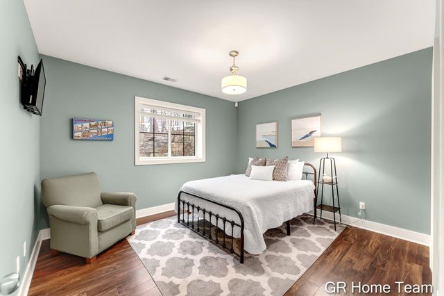 2520 Blackberry Lane NE, Grand Rapids, MI 49525