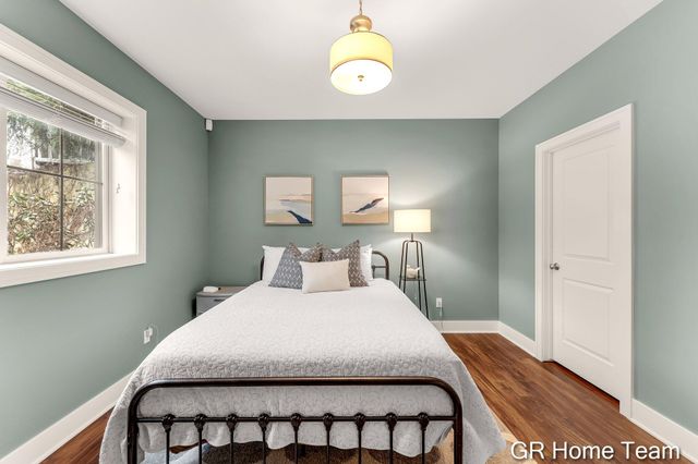 2520 Blackberry Lane NE, Grand Rapids, MI 49525