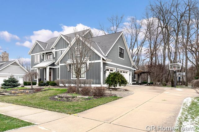 2520 Blackberry Lane NE, Grand Rapids, MI 49525