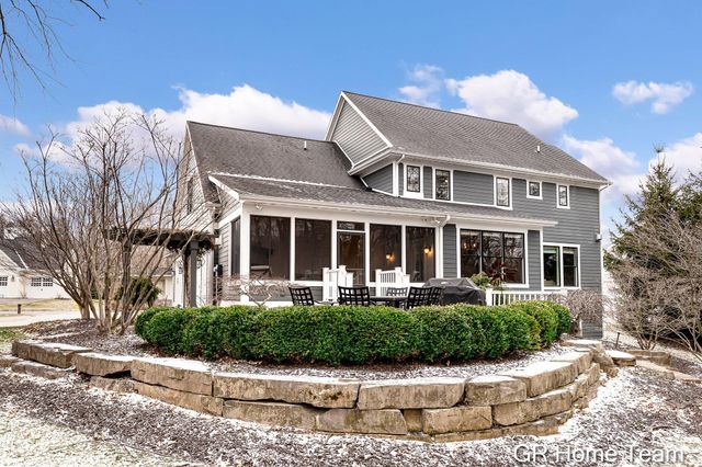 2520 Blackberry Lane NE, Grand Rapids, MI 49525