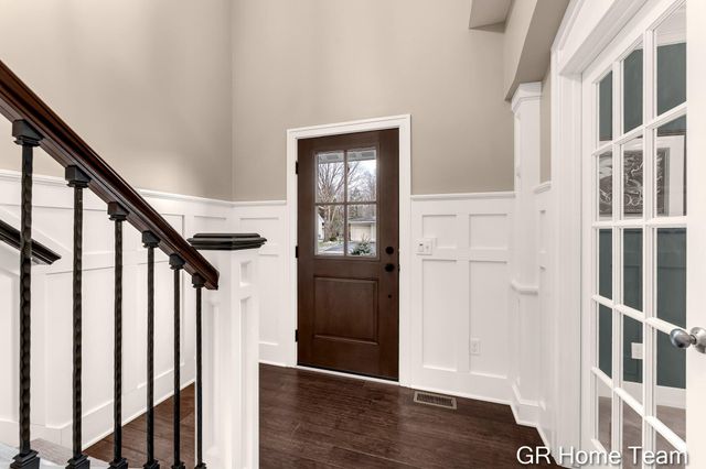 2520 Blackberry Lane NE, Grand Rapids, MI 49525