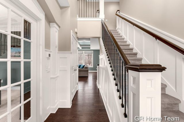 2520 Blackberry Lane NE, Grand Rapids, MI 49525