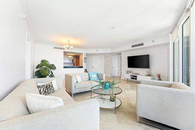 17201 COLLINS Avenue 805, Sunny Isles Beach, FL 33160