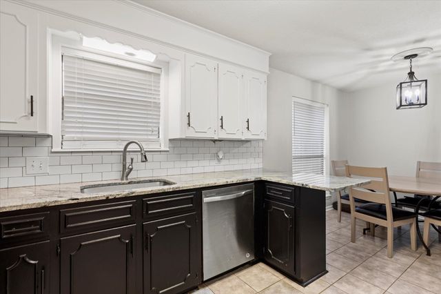2900 Crossroads Dr, Longview, TX 75605