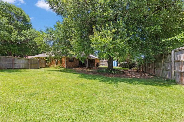 2900 Crossroads Dr, Longview, TX 75605