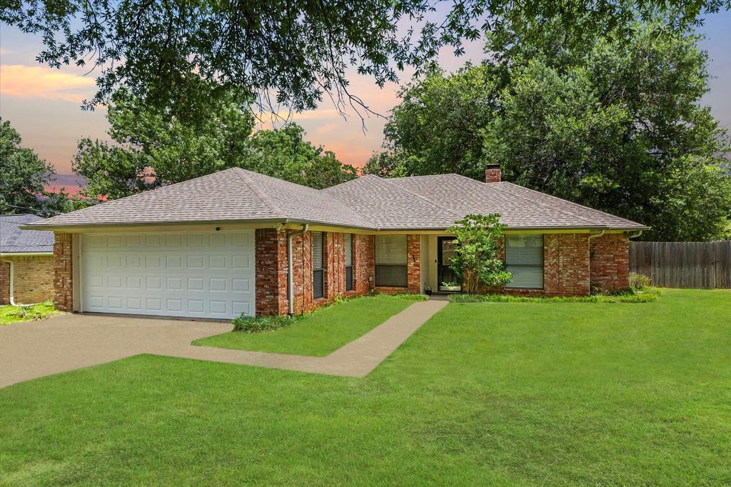 2900 Crossroads Dr, Longview, TX 75605