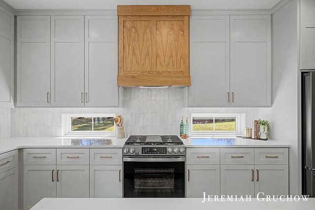 2160 Engleside Drive SE, Grand Rapids, MI 49546
