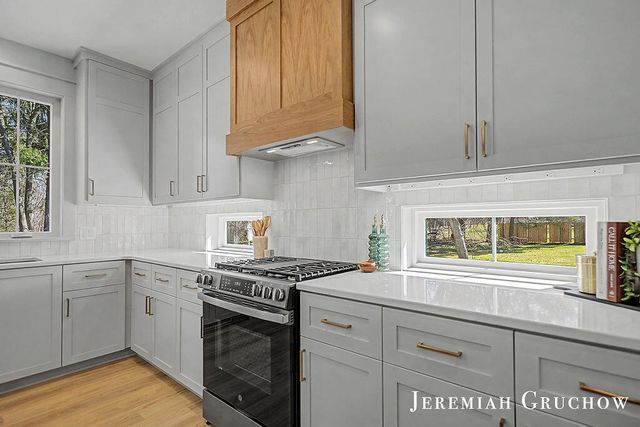 2160 Engleside Drive SE, Grand Rapids, MI 49546