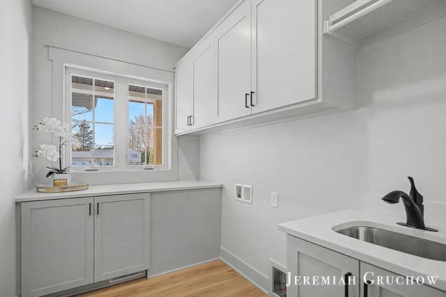 2160 Engleside Drive SE, Grand Rapids, MI 49546