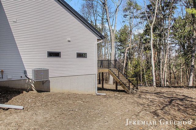 2160 Engleside Drive SE, Grand Rapids, MI 49546