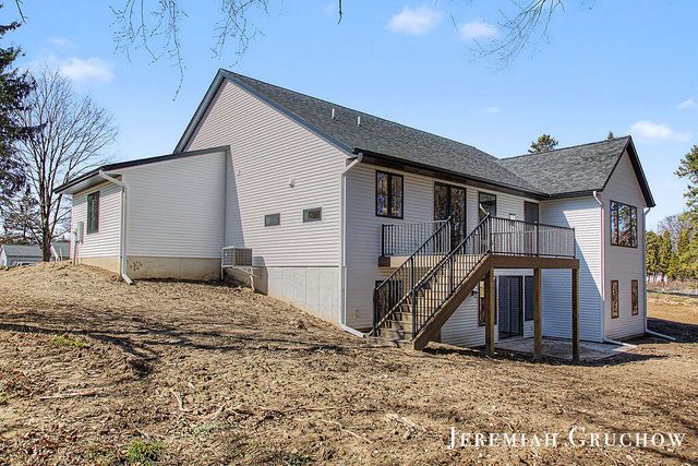 2160 Engleside Drive SE, Grand Rapids, MI 49546