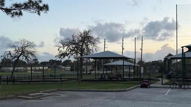 18821 Aquatic Drive, Houston, TX 77346