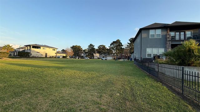 18821 Aquatic Drive, Houston, TX 77346