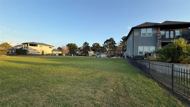 18821 Aquatic Drive, Houston, TX 77346