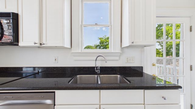 180 Broad Street E, Charleston, SC 29401