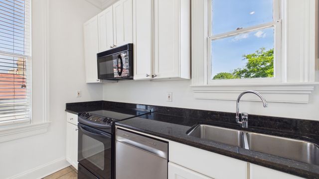 180 Broad Street E, Charleston, SC 29401
