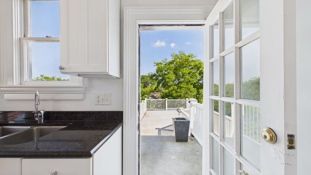 180 Broad Street E, Charleston, SC 29401