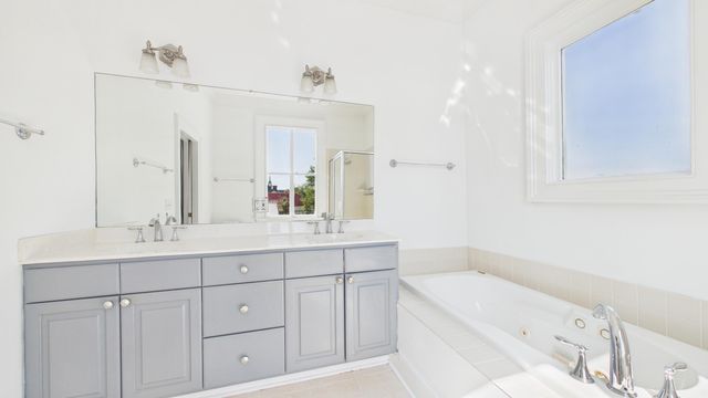 180 Broad Street E, Charleston, SC 29401