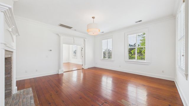180 Broad Street E, Charleston, SC 29401