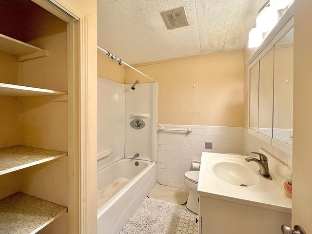 5 Cass St 1, Boston, MA 02132
