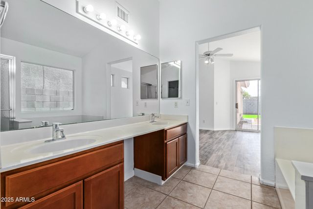 3041 E Wahalla Lane, Phoenix, AZ 85050