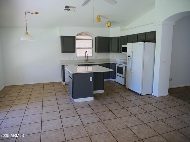 3041 E Wahalla Lane, Phoenix, AZ 85050